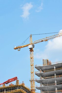 Vinç ve highrise şantiye