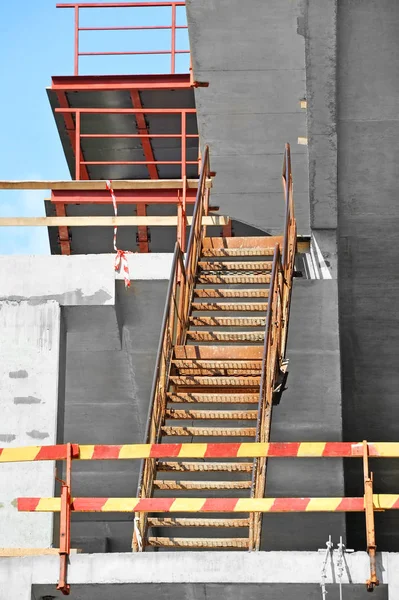 Escalera en el sitio de construcción — Foto de Stock