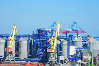 Kargo vinç ve tahıl Silosu