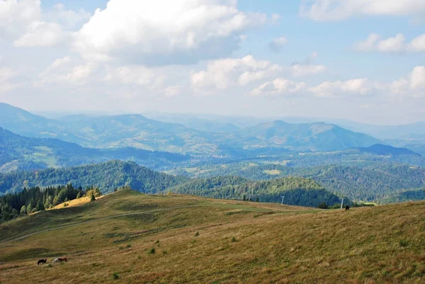 Bergslandskap i Karpaterna — Stockfoto
