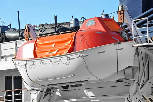 Rettungsboot auf dem Schiffsdeck — Stockfoto