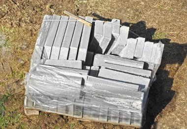 Kaldırım taşı yığını