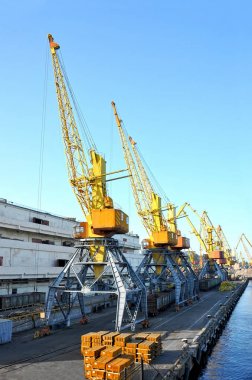 Bağlantı noktası kargo vinç, tren ve metal