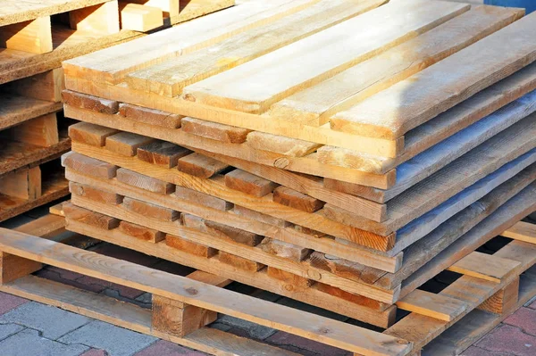 Holzbrett für die Terrasse — Stockfoto