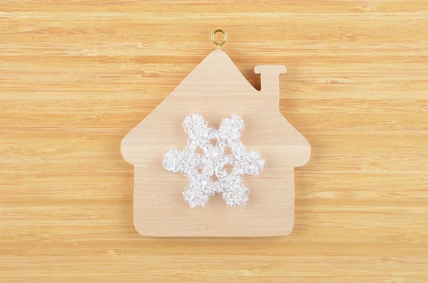 Wooden house and decorative snowflake — Stock Photo, Image