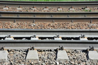 Metaller üzerinde demiryolu parça