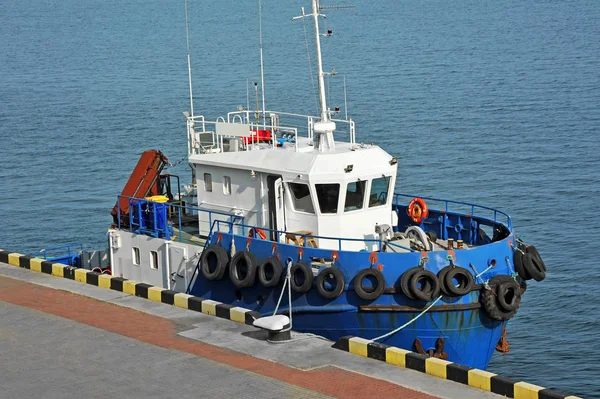 Platform supply vessel — Stock Photo, Image