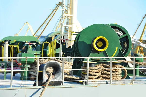 Mooring winch with hawser — Stock Photo, Image