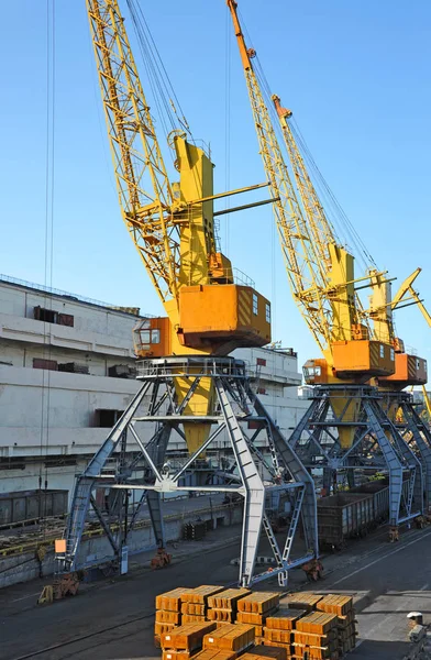 Port cargo crane, train and metal — Stock Photo, Image