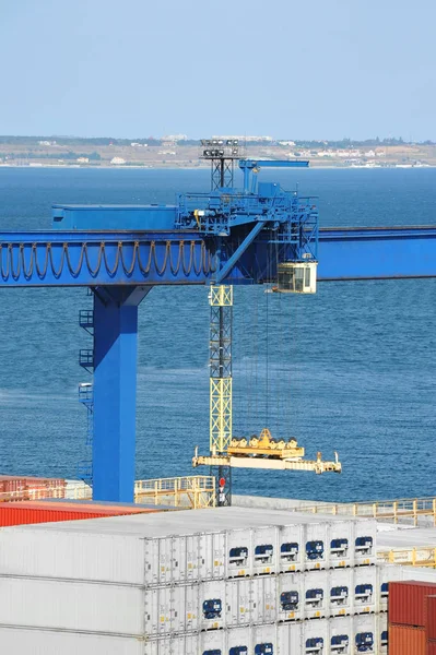 Port cargo crane and container — Stock Photo, Image