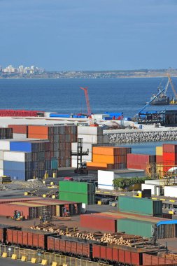 Konteyner, kereste ve tren Port