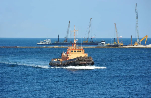 Sleepboot in de haven — Stockfoto