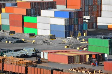 Konteyner, kereste ve tren Port