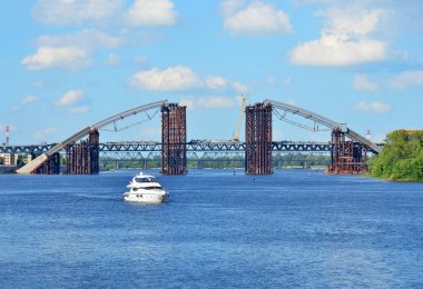 Tekne ve köprü inşaatı