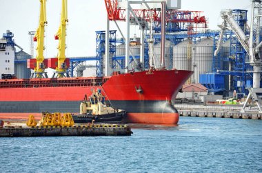 römorkör yardımcı toplu kargo gemisi