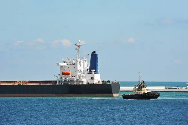 Embarcação de rebocador a granel — Fotografia de Stock