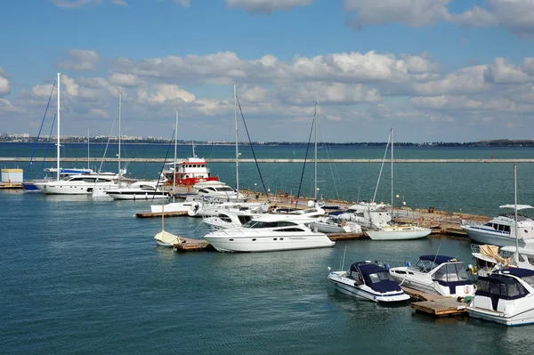 Motor yacht in jetty — Stock Photo, Image