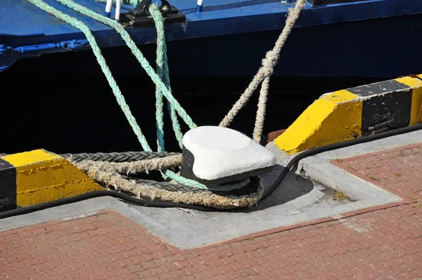 Old mooring bollard — Stock Photo, Image