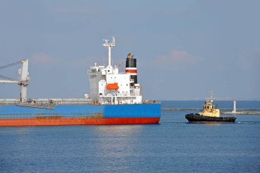 römorkör yardımcı toplu kargo gemisi