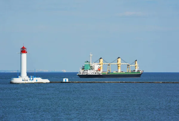 Granelero cerca del faro — Foto de Stock