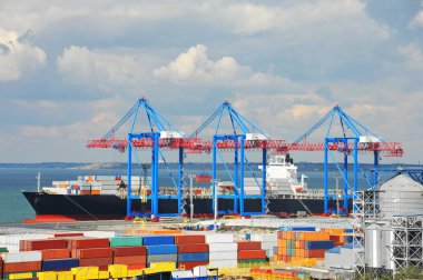 Bağlantı noktası kargo vinç, gemi ve konteyner