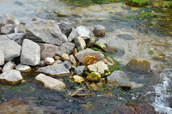 Felslandschaft an der Küste — Stockfoto