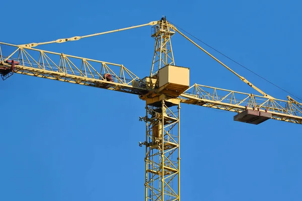 Guindaste torre de construção — Fotografia de Stock