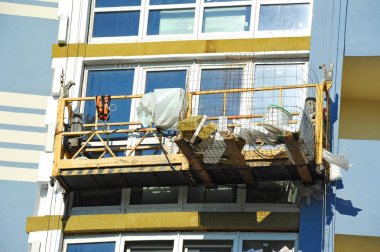 Duvarda asılı platformu (posta)