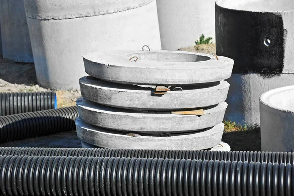 Concrete circle pit and PVC pipe — Stock Photo, Image