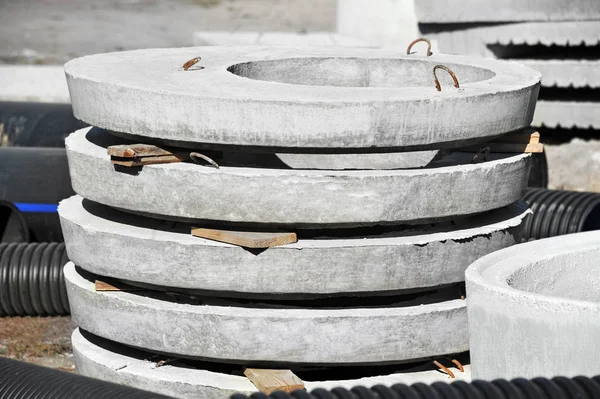 Concrete circle pit and PVC pipe — Stock Photo, Image