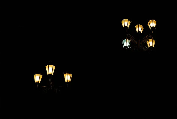 Straat licht in donker — Stockfoto