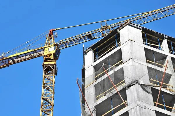 Crane and highrise construction site — Stock Photo, Image