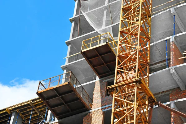 Crane and highrise construction site — Stock Photo, Image