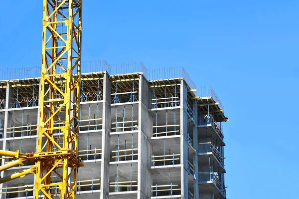 Crane and highrise construction site — Stock Photo, Image