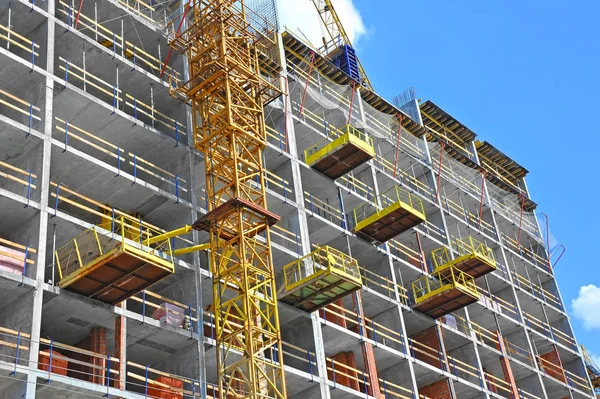 Kran und Hochhausbaustelle — Stockfoto