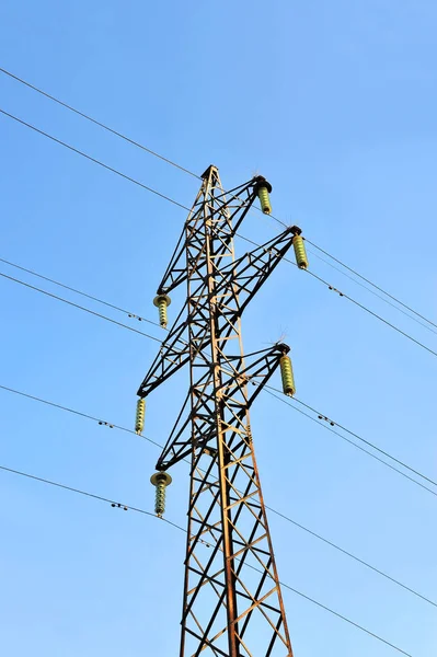 Linha elétrica de alta tensão — Fotografia de Stock