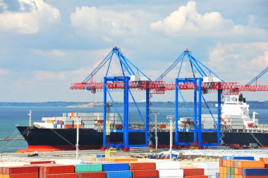 Bağlantı noktası kargo vinç, gemi ve konteyner