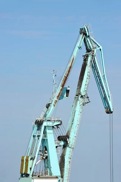 Zwevende lading kraan — Stockfoto