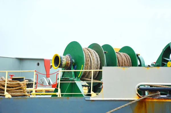 Torno de amarre con halcón — Foto de Stock