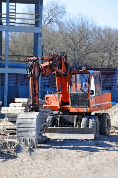 Excavating machine on construction site — Stock Photo, Image
