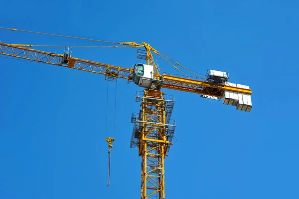 Grúa torre de construcción —  Fotos de Stock