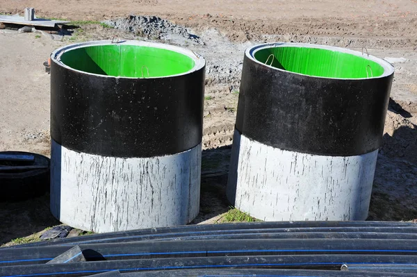 Concrete circle pit and PVC pipe — Stock Photo, Image