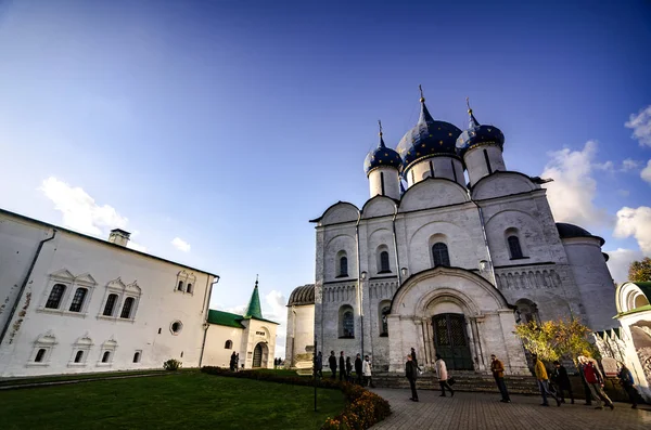 Destinazione turistica popolare in Suzdal . — Foto Stock
