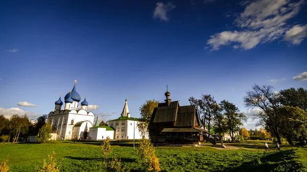 Безліч туристів в місті Suzdal. — стокове фото