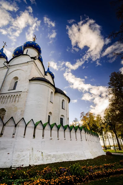 Népszerű idegenforgalmi célpont-Suzdal. — Stock Fotó