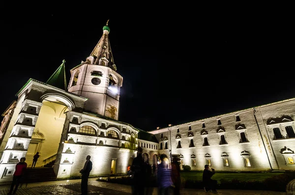 Népszerű idegenforgalmi célpont-Suzdal. — Stock Fotó