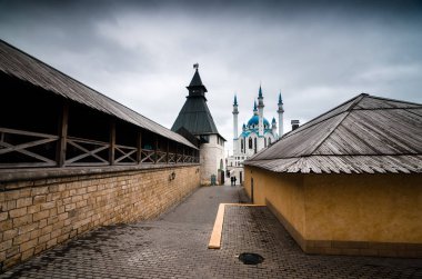 Binalar eski kompleksi içinde