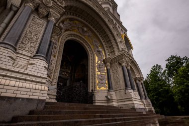 Merdiven Katedrali ile dekore edilmiş kemer