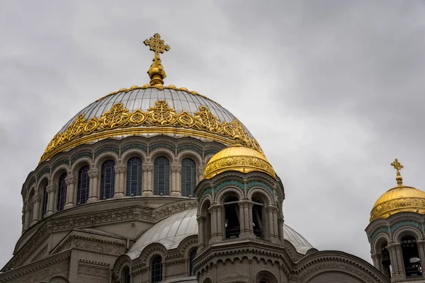 Goldene Kuppeln der Kathedrale — Stockfoto