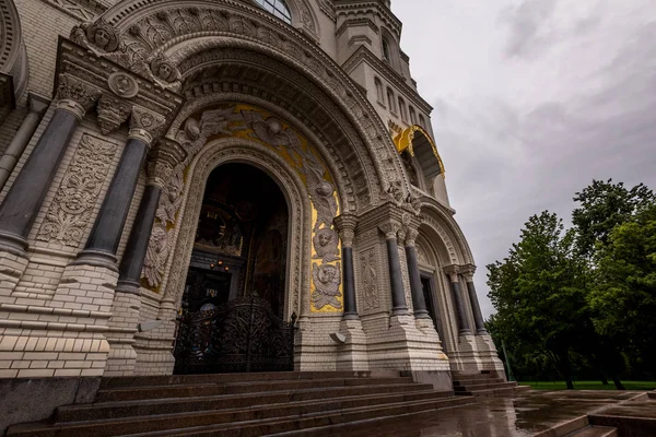 Süs arch ile katedral giriş